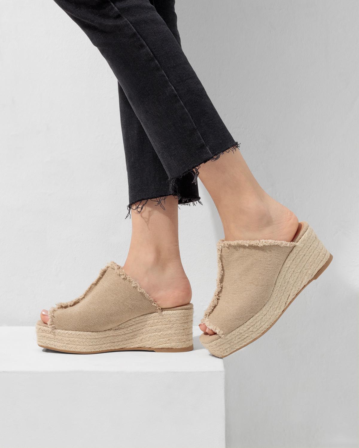 Zueco Queral Beige Canvas Bloque Mujer| Castañer